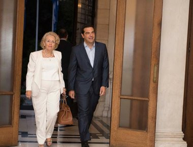 Ένταση για τον αμισθί διορισμό της Β. Θάνου ως προϊσταμένη του Νομικού Γραφείου του Πρωθυπουργού